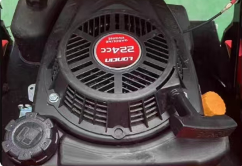 Hua He engine close-up
